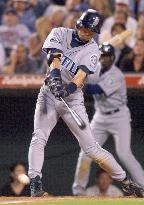 Ichiro hits infield single against Angels